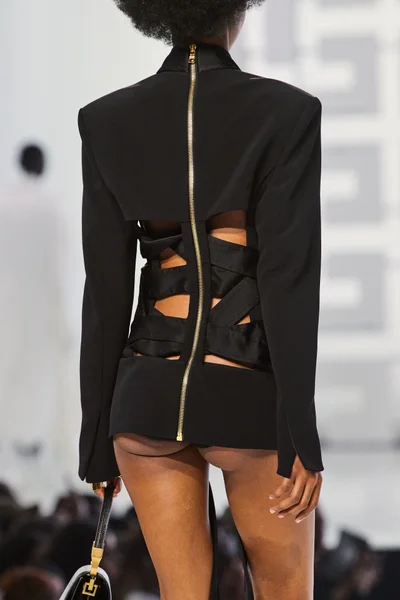 Look 99